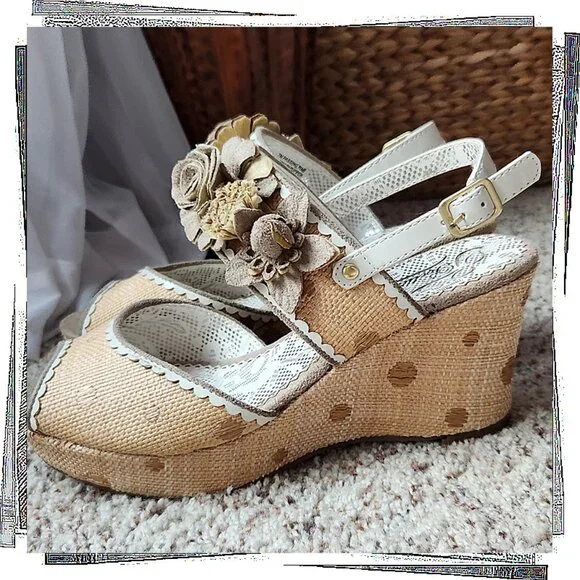 Tan Wedge Sandals w Floral Appliques & Dark Tan Polka Dots (7) Poetic License - Picture 2 of 7